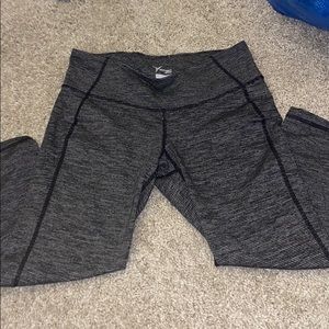 Old Navy Active cropped leggings